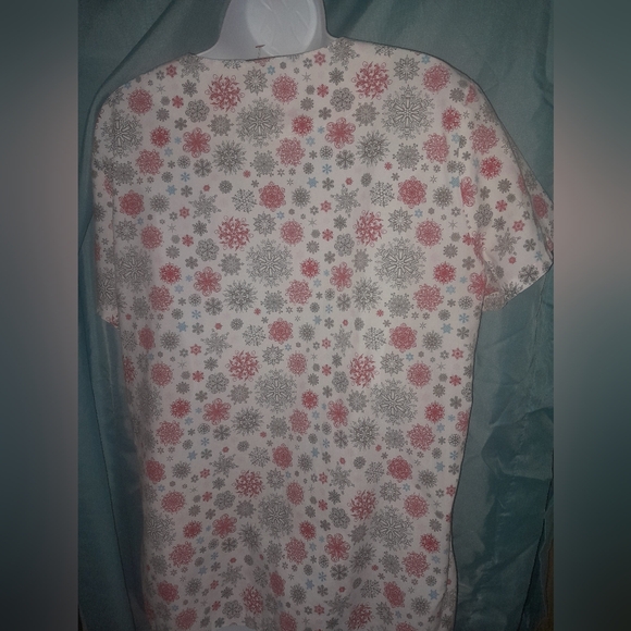 WINTER SNOWFLAKE SCRUB TOP - Picture 2 of 2